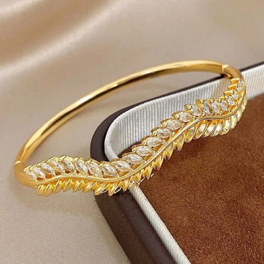 Diamond Leaf Bangle Q717
